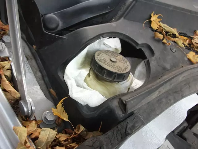 How to choose the best Brake Fluids for Your Car 2 Brake Fluids