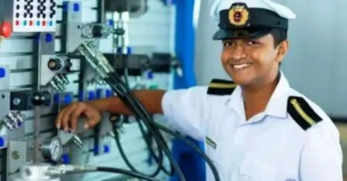 Engine Cadet Work in Ship